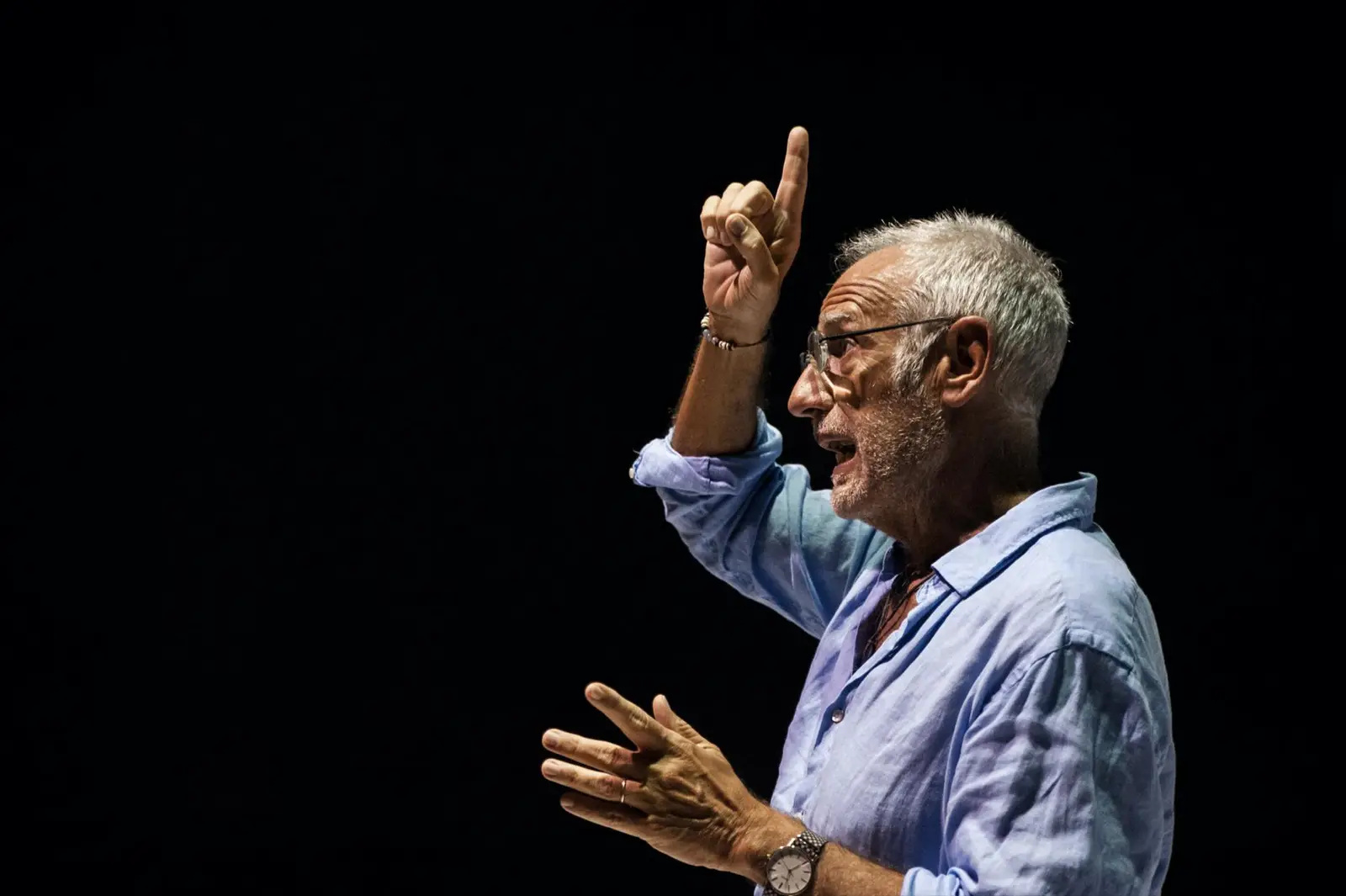 Carlo Cerciello guida gli allievi durante una lezione